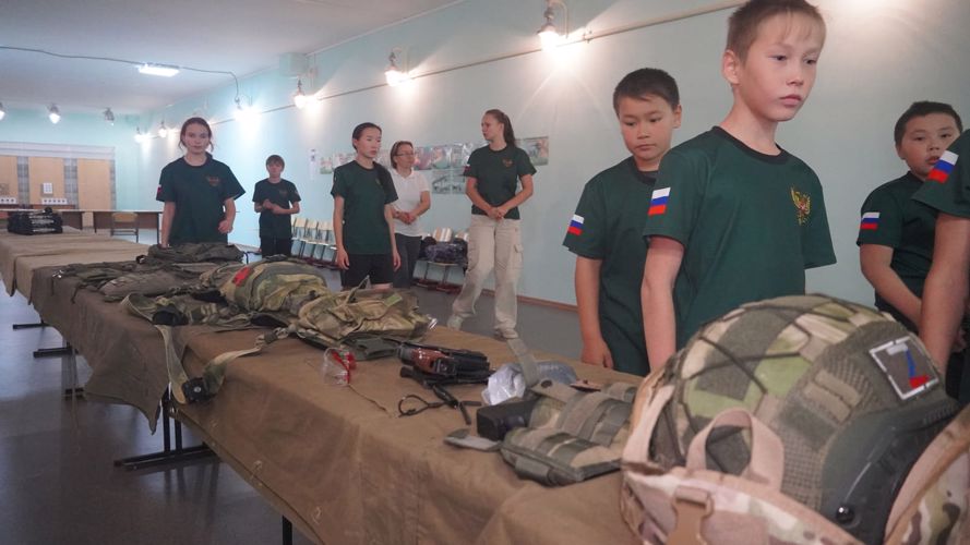 Ко Дню учителя росгвардейцы Ненецкого автономного округа провели интерактивное занятие для школьников