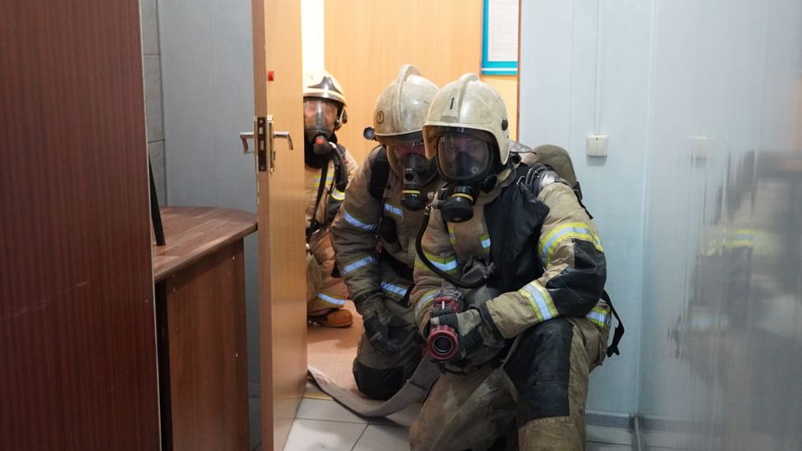 В Нарьян-Маре провели совместную противопожарную тренировку Росгвардии и МЧС России