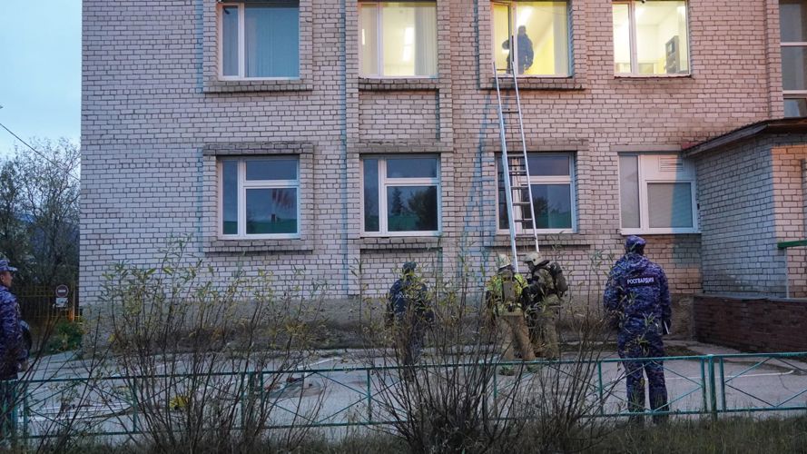В Нарьян-Маре провели совместную противопожарную тренировку Росгвардии и МЧС России