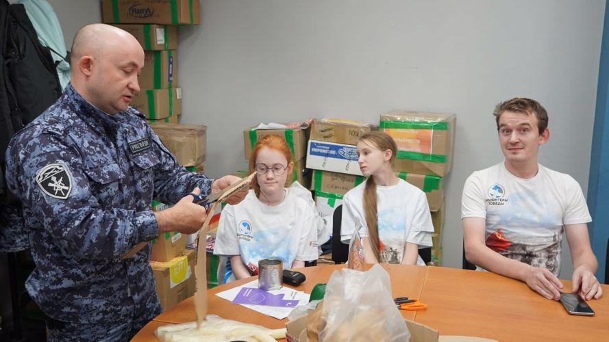 В Нарьян-Маре офицер Росгвардии провел мастер-класс для волонтеров Победы