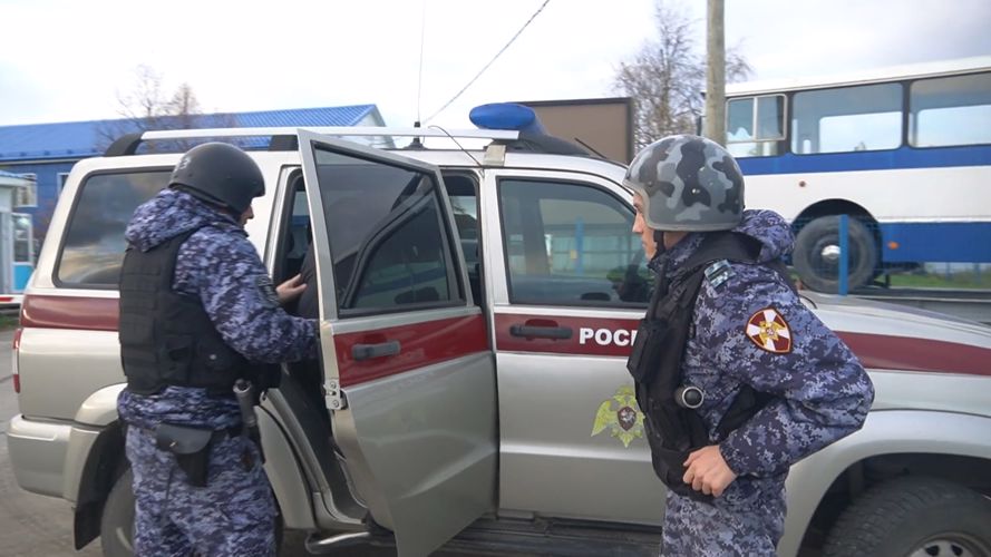 В Нарьян-Маре Росгвардия провела тренировку по обеспечению безопасности пассажирского транспорта