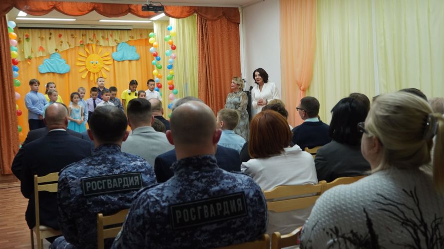 В Нарьян-Маре росгвардейцев поблагодарили за активное взаимодействие с подшефным детским домом