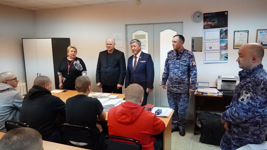 Росгвардейцы провели акцию «День призывника» для жителей Нарьян-Мара, убывающих к новым местам службы