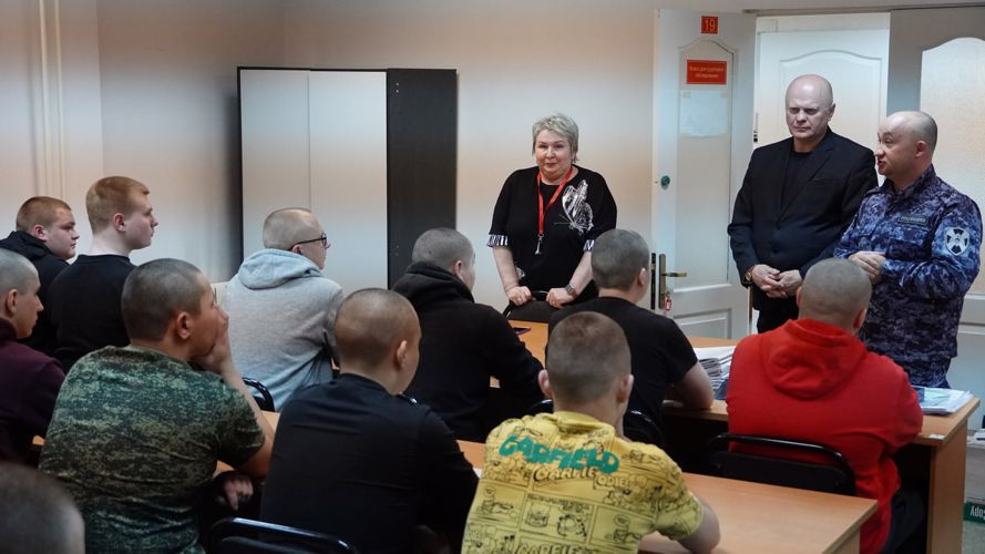 Росгвардейцы провели акцию «День призывника» для жителей Нарьян-Мара, убывающих к новым местам службы