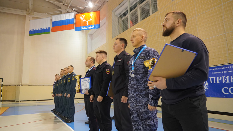 В Нарьян-Маре команда Росгвардии завоевала бронзовый кубок окружных соревнований «Динамо» по гиревому спорту