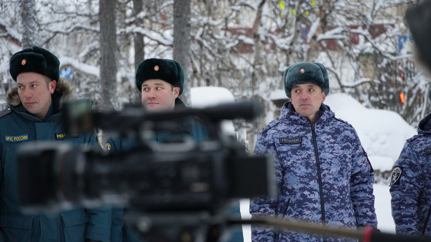 Росгвардейцы Ненецкого автономного округа приняли участие в открытии памятной доски в честь Героя России