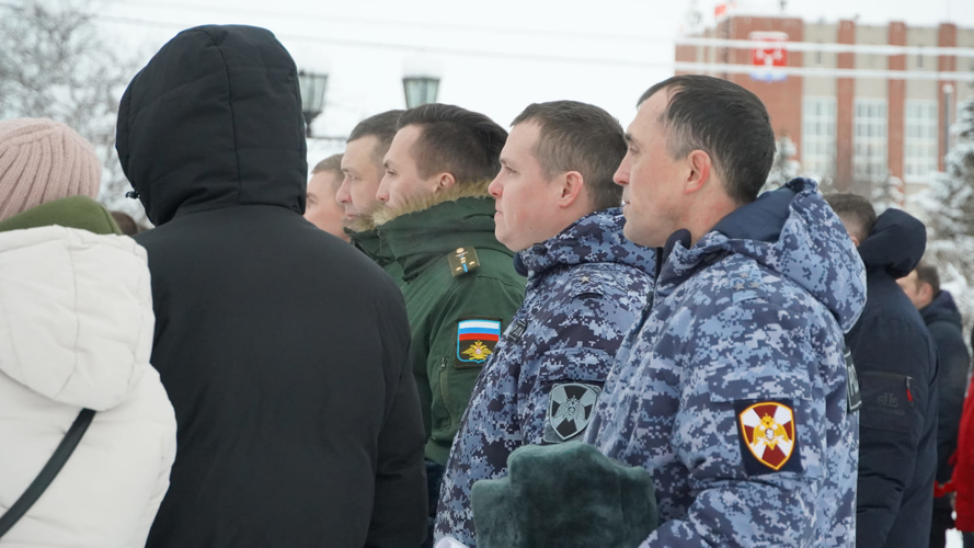 В Нарьян-Маре росгвардейцы почтили память Героев Отечества