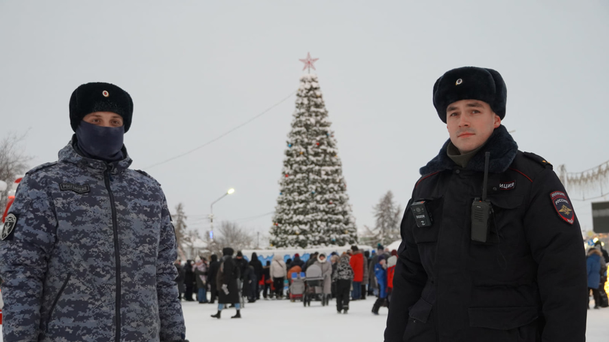 В НАО Росгвардия и полиция обеспечили безопасность открытия главного новогоднего символа Заполярного района