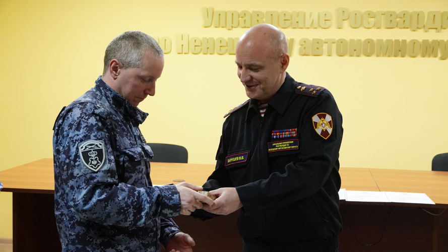 В Ненецком автономном округе бойцам войск правопорядка вручили нагрудные знаки «Спортсмен Росгвардии»