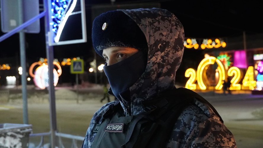 В Нарьян-Маре Росгвардия и полиция обеспечили безопасность встречи Нового 2024 года