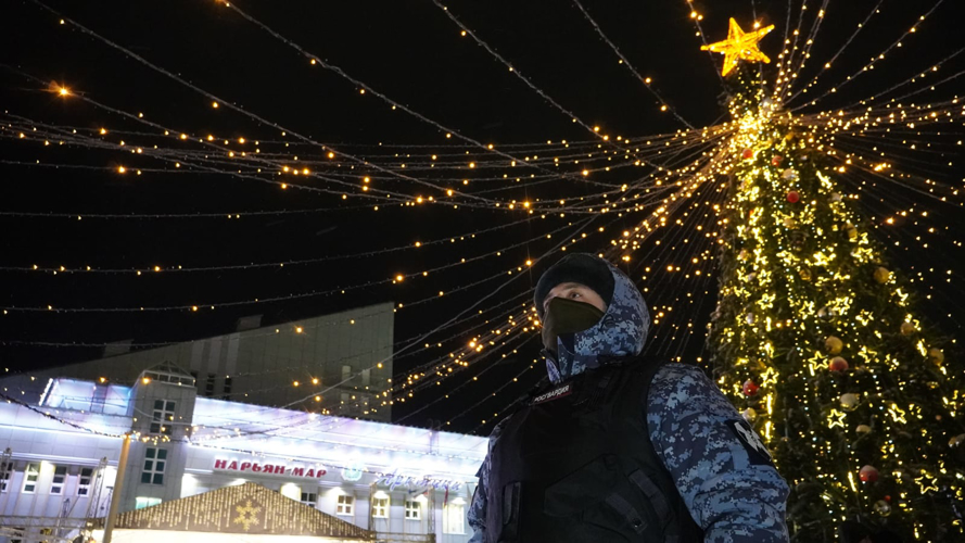 В Нарьян-Маре Росгвардия и полиция обеспечили безопасность встречи Нового 2024 года
