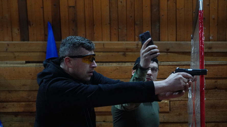 Росгвардейцы выиграли серебряные медали на первом в НАО турнире по практической стрельбе из пистолета