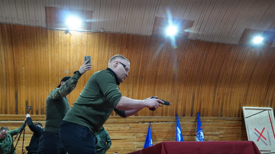 Росгвардейцы выиграли серебряные медали на первом в НАО турнире по практической стрельбе из пистолета