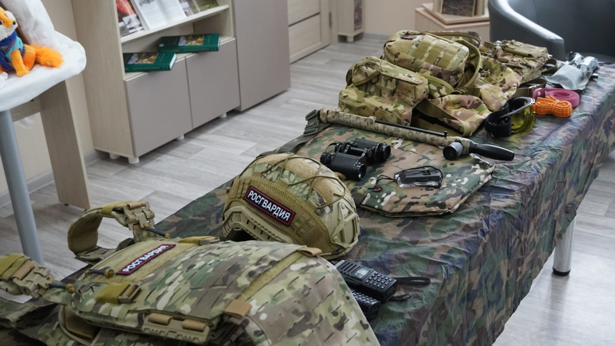 В Ненецком округе росгвардейцы провели военно-патриотические мероприятия для школьников и студентов