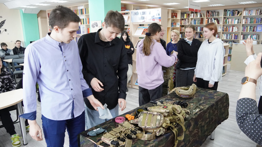 В Ненецком округе росгвардейцы провели военно-патриотические мероприятия для школьников и студентов
