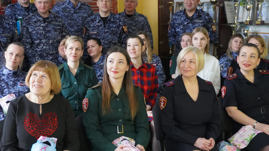 В Ненецком автономном округе девушек Росгвардии поздравили с Международным женским днем