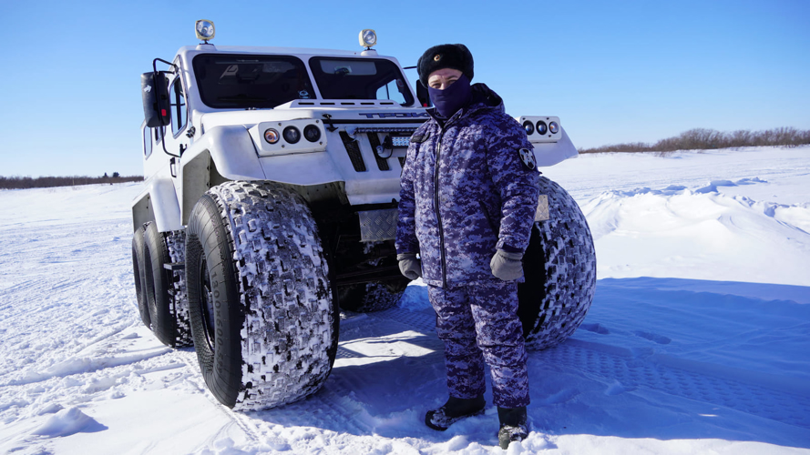 В Нарьян-Маре Росгвардия и полиция обеспечили безопасность зрителей и участников снегоходного кросса