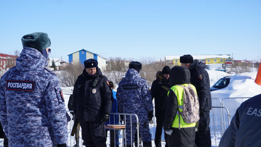 В Нарьян-Маре Росгвардия и полиция обеспечили безопасность зрителей и участников снегоходного кросса