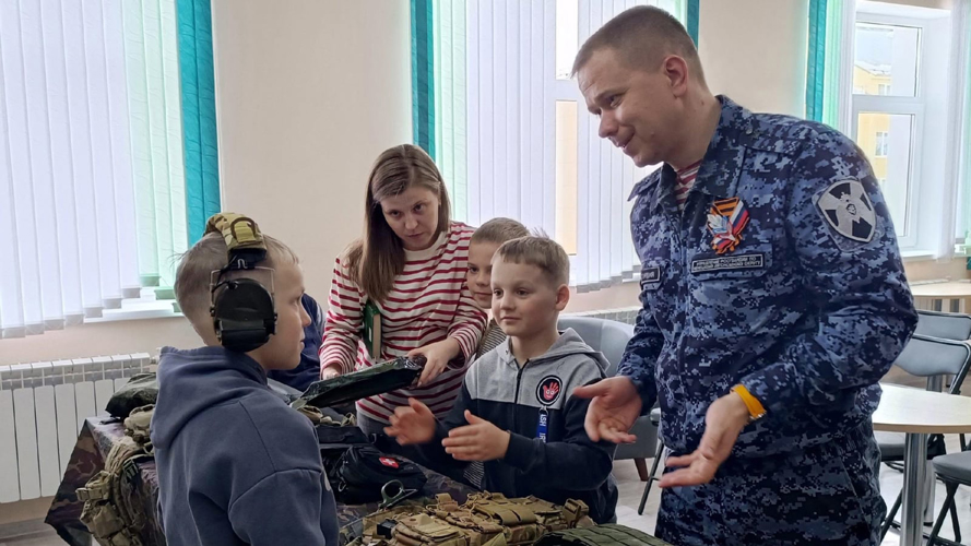 В Нарьян-Маре ветеран Росгвардии рассказал молодежи об участии в ликвидации последствий Чернобыльской катастрофы