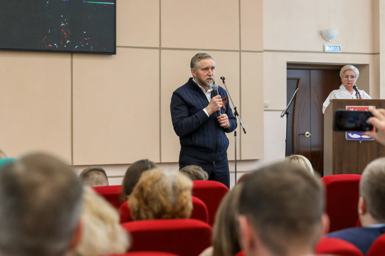 В Нарьян-Маре росгвардейцы приняли участие в презентации книги о бойцах специальной военной операции