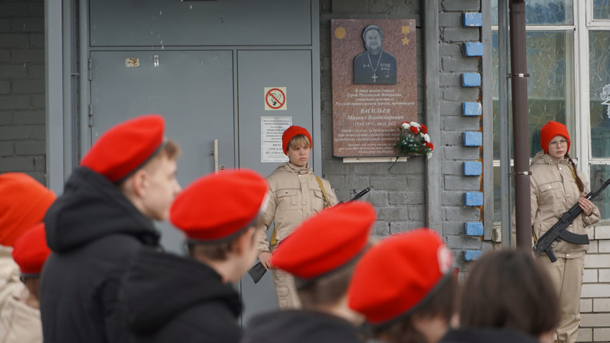 В НАО росгвардейцы почтили память Героя России протоирея Михаила Васильева