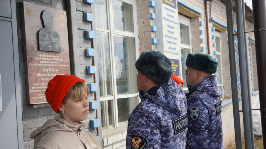В НАО росгвардейцы почтили память Героя России протоирея Михаила Васильева