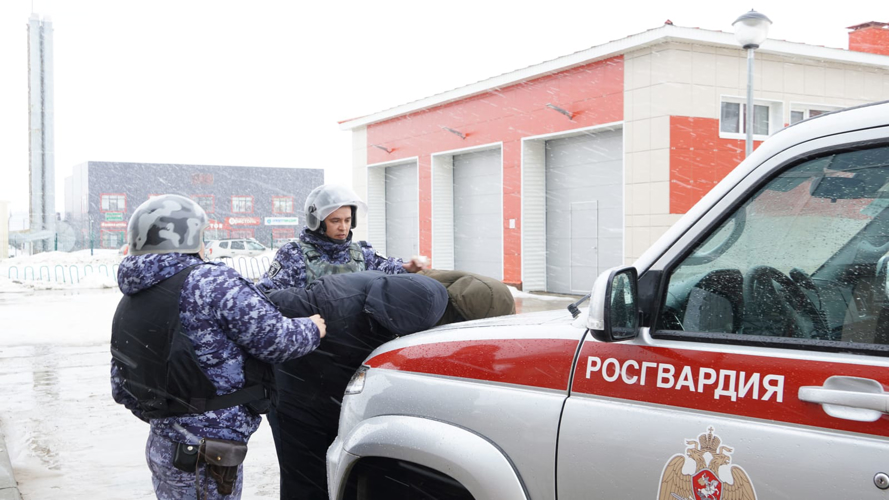 В Нарьян-Маре росгвардейцы приняли участие во Всероссийских учениях по антитеррористической безопасности