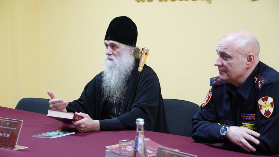 Епископ Нарьян-Марский и Мезенский провел встречу с военнослужащими и сотрудниками Росгвардии