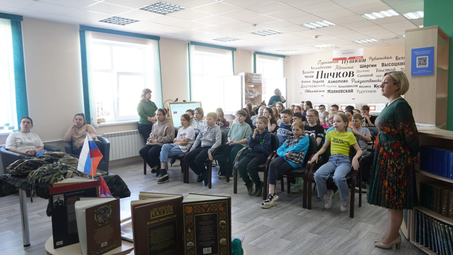 «Каникулы с Росгвардией» для школьников НАО продолжили интерактивные занятия в библиотеке