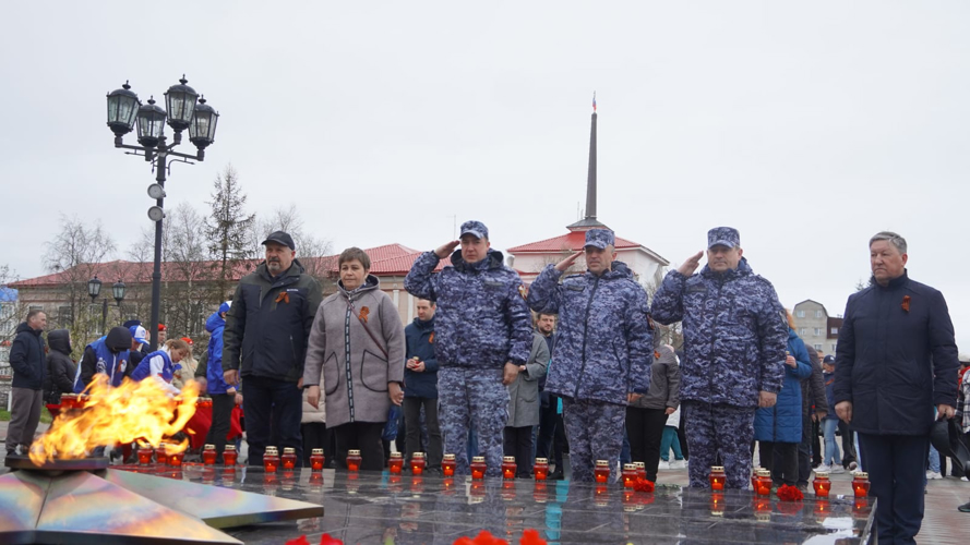 В Нарьян-Маре росгвардейцы поддержали Всероссийскую акцию «Свеча памяти 2024»