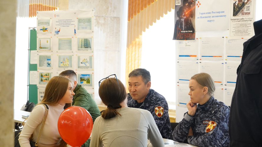 В Нарьян-Маре участников Всероссийской ярмарки познакомили со службой и вузами Росгвардии