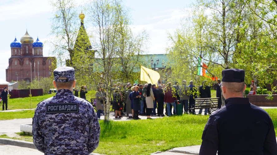 В Нарьян-Маре росгвардейцы поддержали патриотическую акцию в честь Дня ветеранов боевых действий