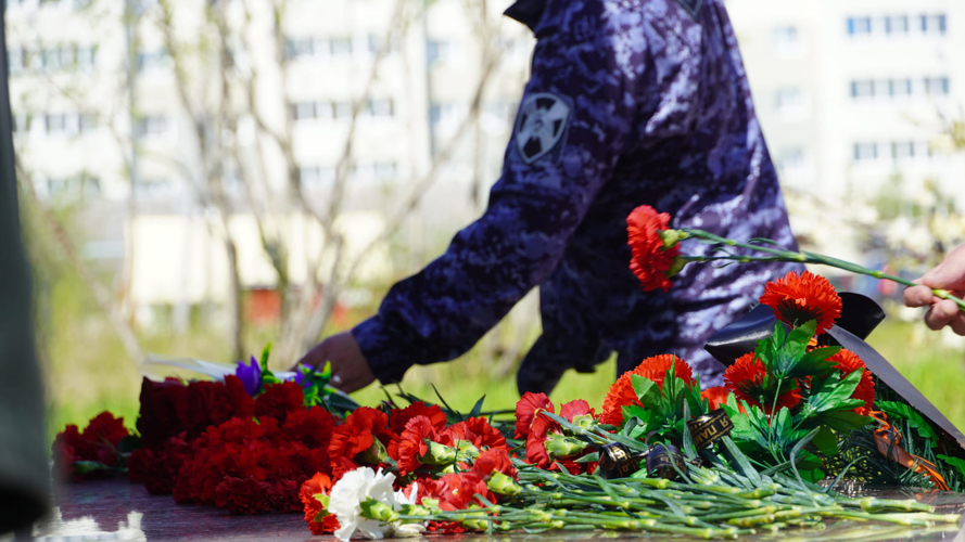 В Нарьян-Маре росгвардейцы поддержали патриотическую акцию в честь Дня ветеранов боевых действий
