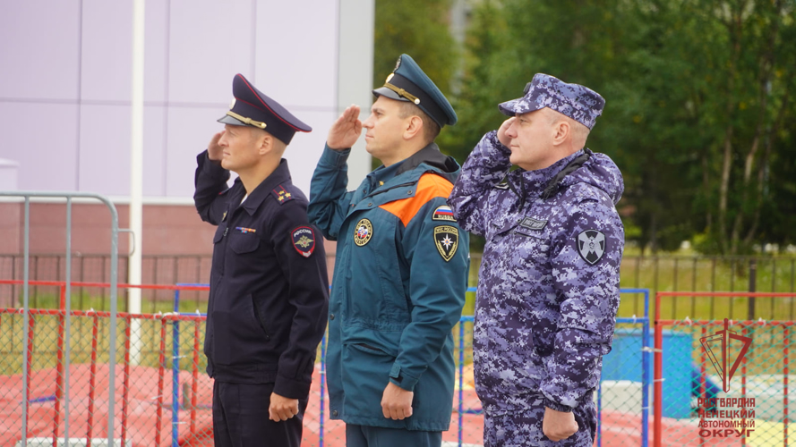 В Нарьян-Маре росгвардейцы стали участниками торжественного поднятия Государственного флага
