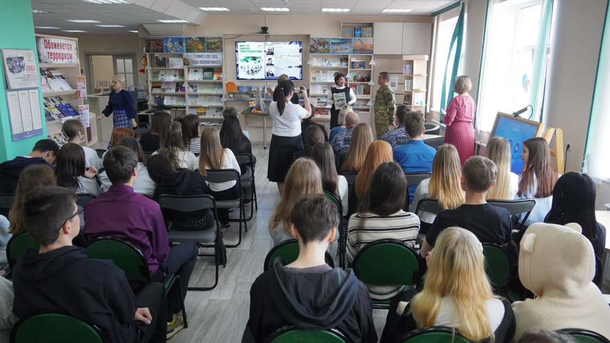 Читателям Нарьян-Мара представили книгу, в которую вошел рассказ бойца Росгвардии об участии в СВО