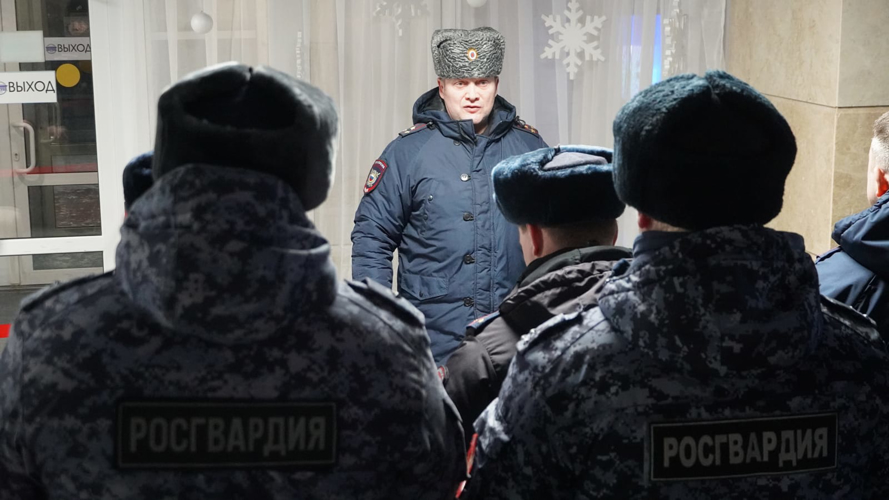 В НАО Росгвардия и полиция обеспечили безопасность более 2300 участников встречи Нового года