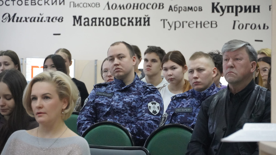 В Нарьян-Маре росгвардейцы стали почетными гостями на презентации сборника историй бойцов СВО