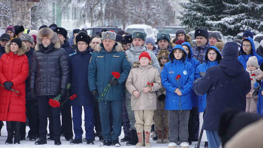 В Нарьян-Маре Росгвардия и полиция обеспечили безопасность более 200 участников митинга в память о блокаде Ленинграда