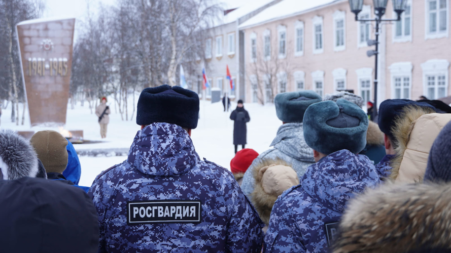 В Нарьян-Маре Росгвардия и полиция обеспечили безопасность более 200 участников митинга в память о блокаде Ленинграда