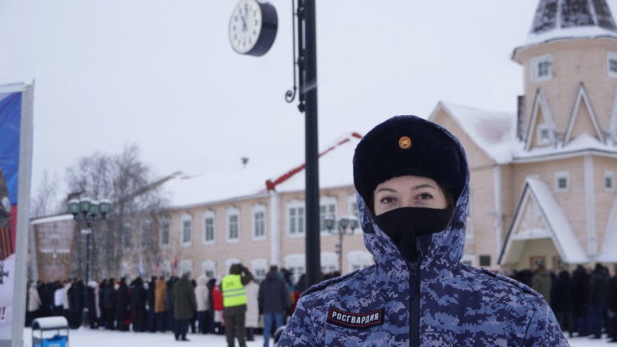 В Нарьян-Маре Росгвардия и полиция обеспечили безопасность более 200 участников митинга в память о блокаде Ленинграда