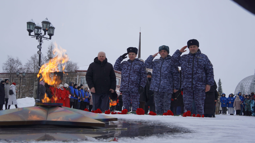 В Нарьян-Маре Росгвардия и полиция обеспечили безопасность более 200 участников митинга в память о блокаде Ленинграда