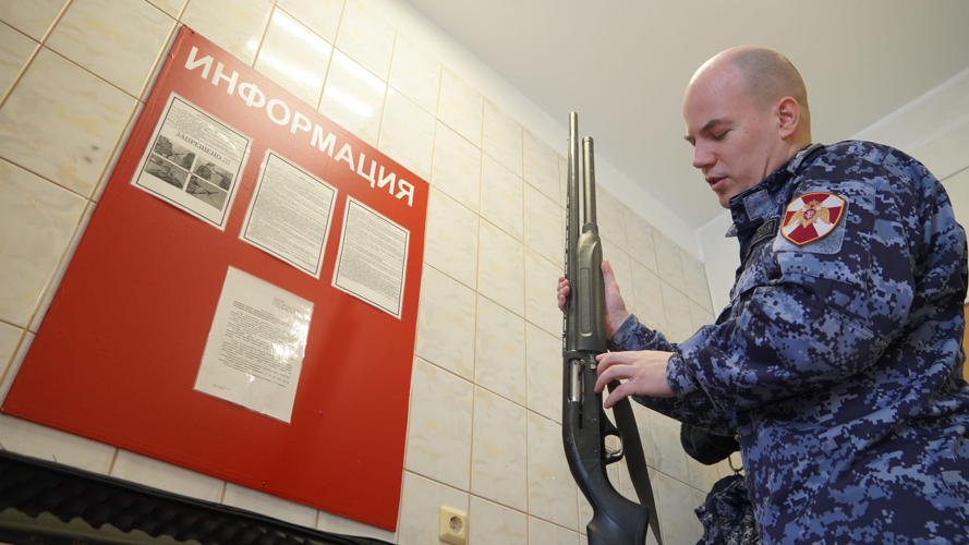 Очередной житель Нарьян-Мара передал в Росгвардию охотничье ружье для поддержки участников СВО