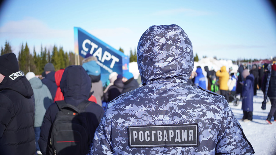 Росгвардия и полиция обеспечили безопасность более 2700 участников праздничных мероприятий в НАО