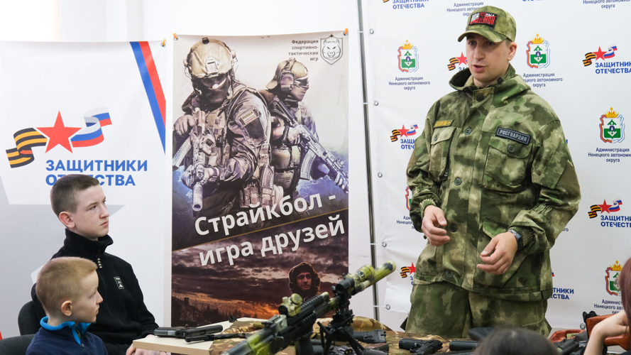 В НАО росгвардейцы учат основам оружейной безопасности юных участников патриотического проекта «Полярная Звезда»