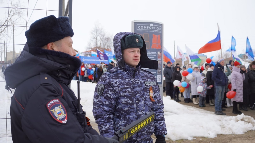 Росгвардия и полиция обеспечили безопасность более 5000 участников первомайского шествия в Нарьян-Маре
