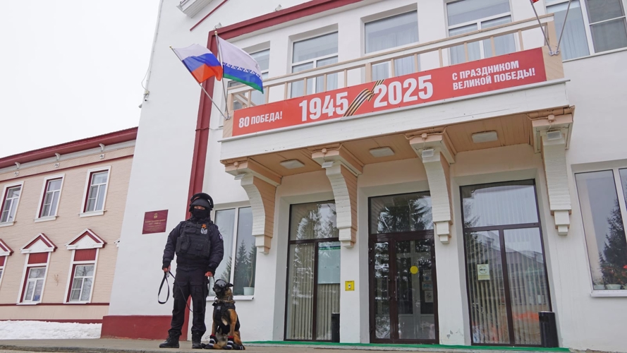 В Нарьян-Маре Росгвардия и полиция обеспечили безопасность более 5000 участников празднования Дня Победы