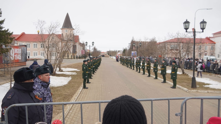 В Нарьян-Маре Росгвардия и полиция обеспечили безопасность более 5000 участников празднования Дня Победы