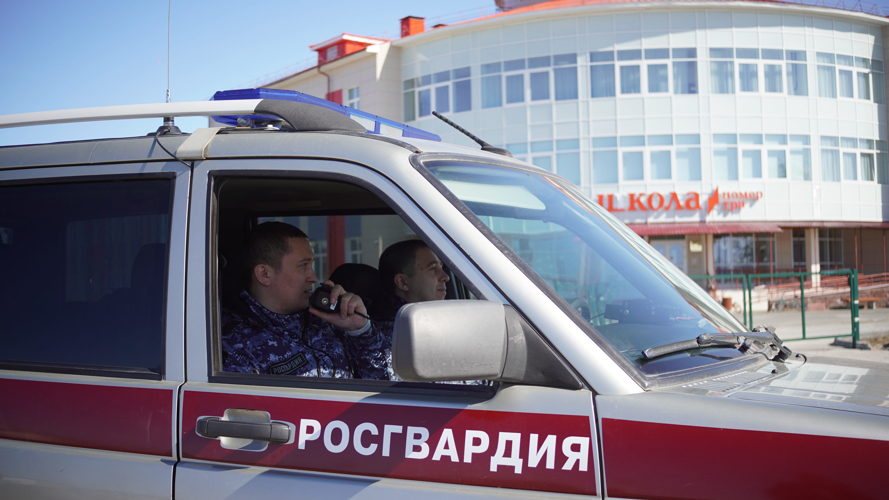 В НАО Росгвардия и полиция обеспечили безопасности более 1500 участников выпускных и спортивных мероприятий