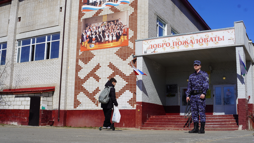 В НАО Росгвардия и полиция обеспечили безопасности более 1500 участников выпускных и спортивных мероприятий