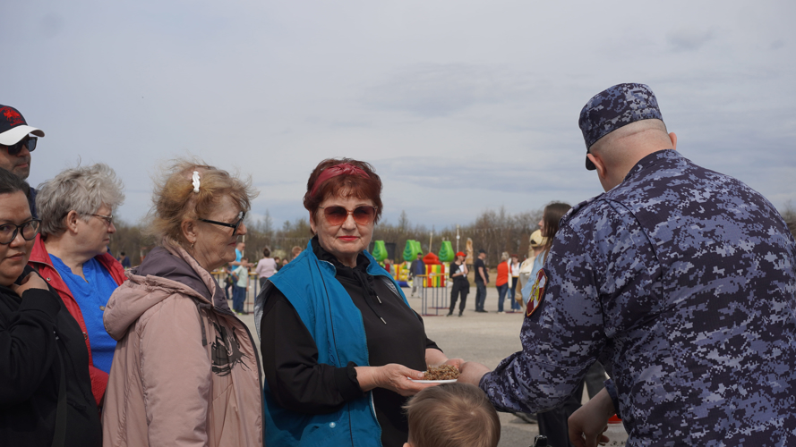 В Ненецком автономном округе росгвардейцы стали участниками гастрономического фестиваля «Битва мангалов»